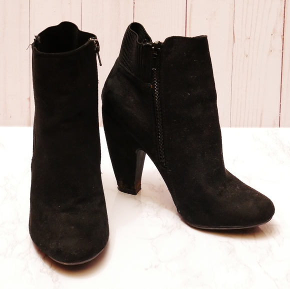 Black heeled ankle boots - Picture 1 of 11
